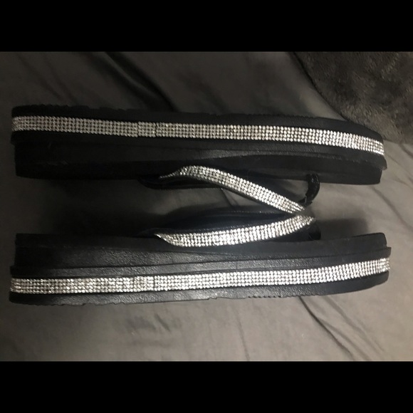 Blingy Flip flops - Picture 5 of 5